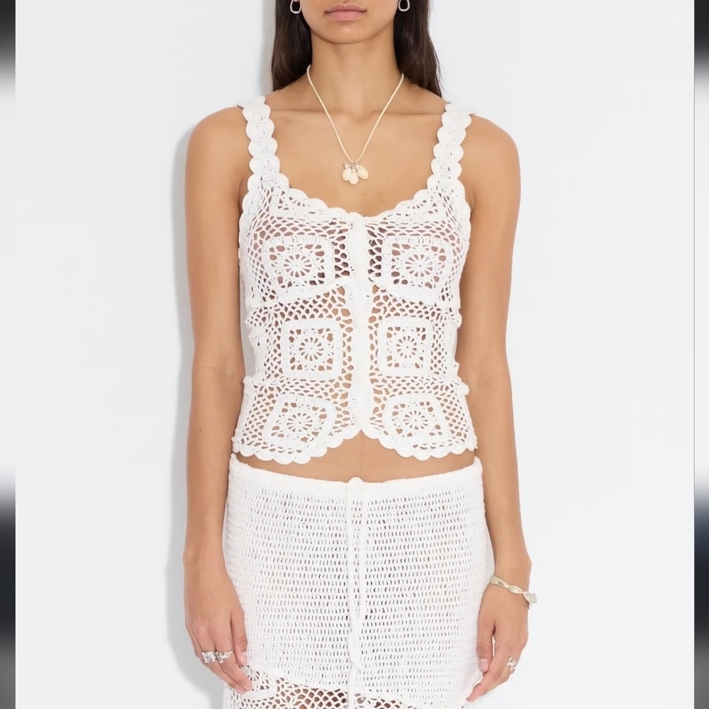 Clio Linen Blend Crochet Sleeves Top With Scallop Trim